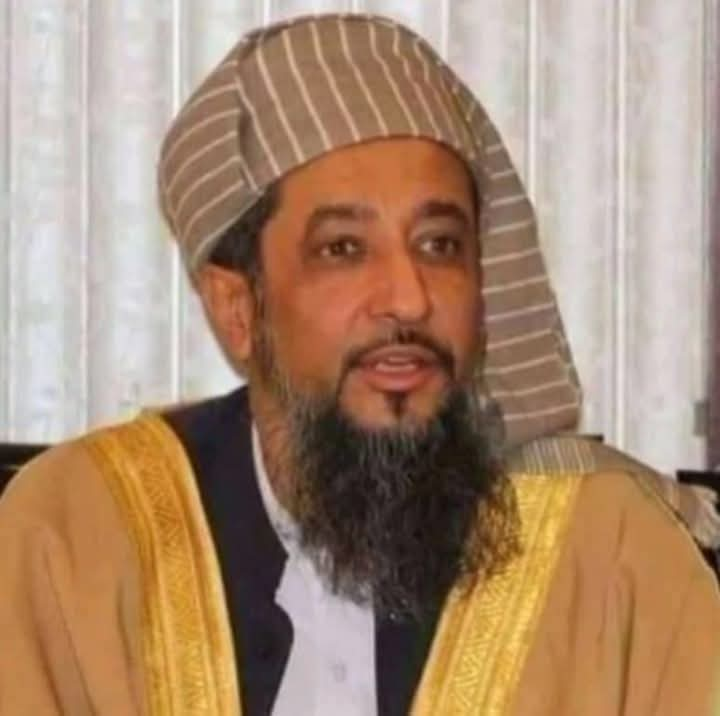 اکوڑہ خٹک کے دھماکے میں معروف عالم دین اور جامعہ کے نائب مہتمم مولانا حامد الحق زخموں کی تاب نا لاتے ہوئے شہید ہوگئے ۔